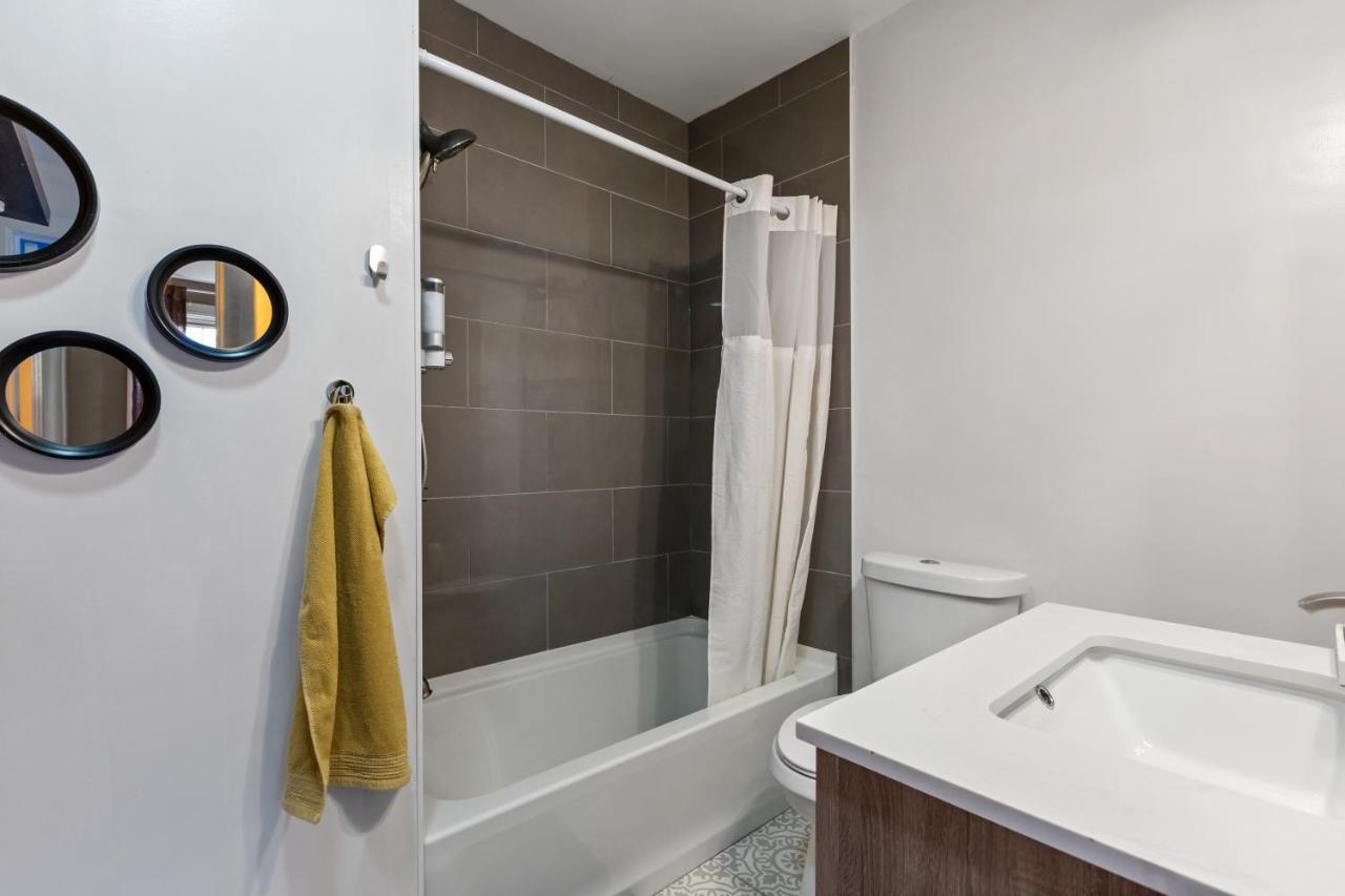 Pristine Townhouse With Rooftop Deck Near Canton! Baltimore Buitenkant foto