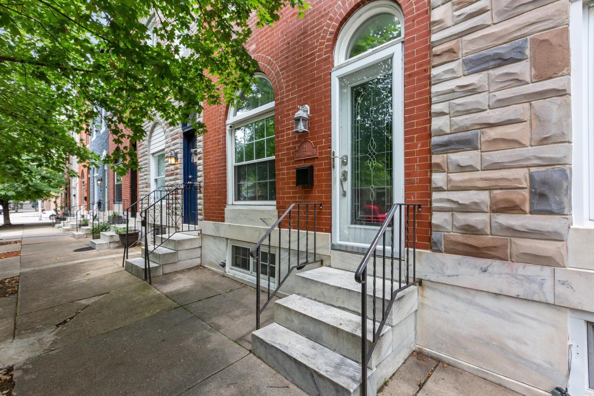 Pristine Townhouse With Rooftop Deck Near Canton! Baltimore Buitenkant foto